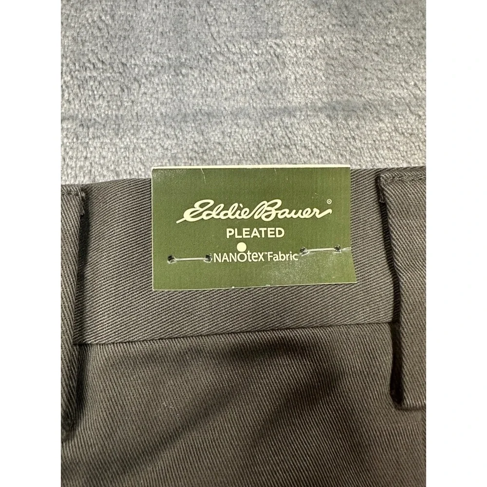 Eddie Bauer Mens 42x30 Relaxed Fit‎ Pleated Chinos Dark Olive Nano-Tex 3884 NWT